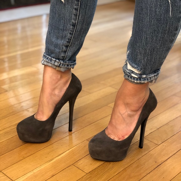 Prada Heels - Picture 1 of 7